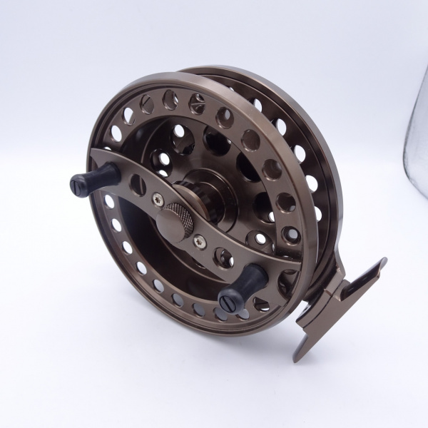 アヴェンタ VT1002